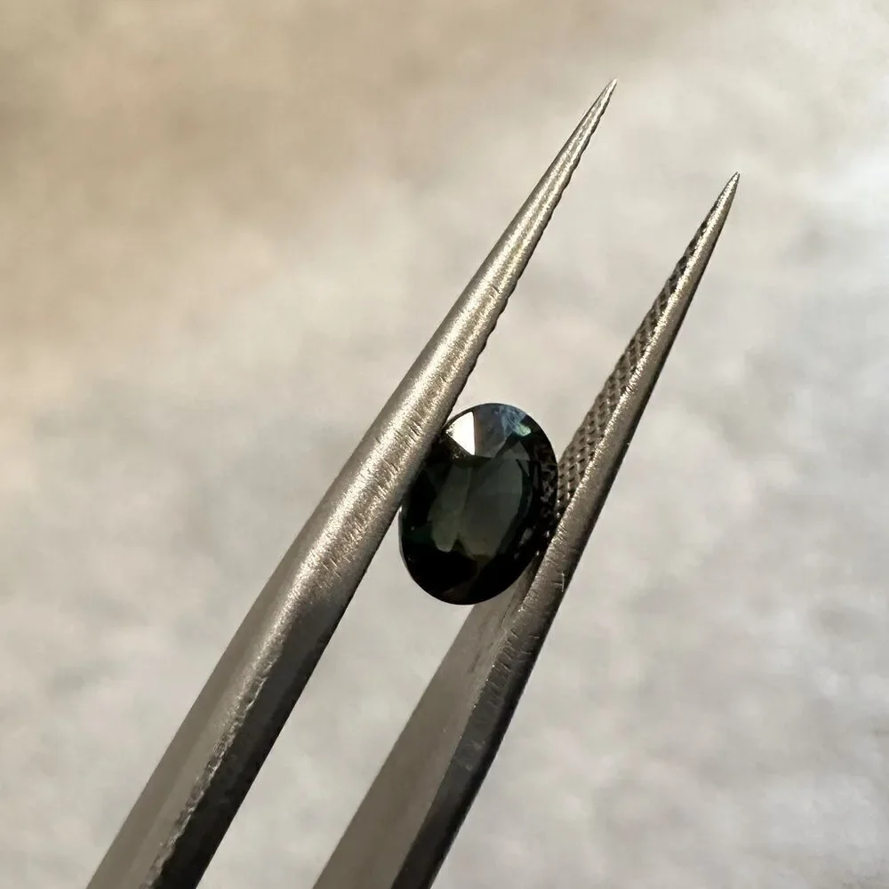 1.15ct deep green oval‎ cut natural sapphire!